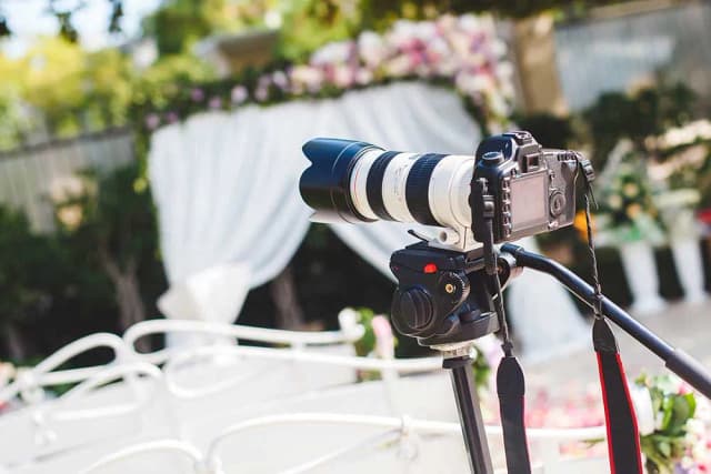 Fotograf czy kamerzysta na wesele – co wybrać, aby nie żałować? Fotograf czy kamerzysta na wesele – co wybrać, aby nie żałować?